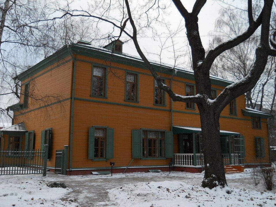 Tolstoy in Khamovniki